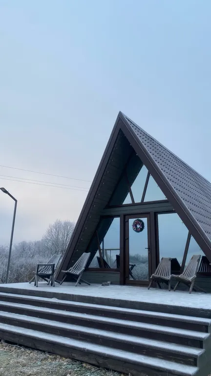 Треугольный дом