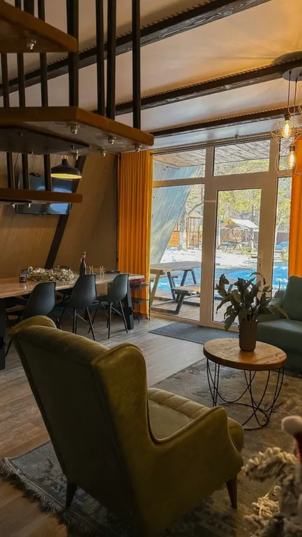 Новый двухэтажный дом в заповедной лесной зоне