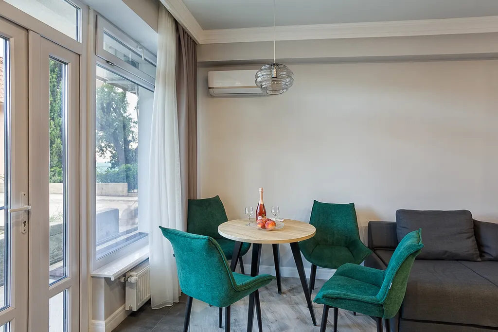 Студия у Массандровского парка в элитном районе Ялты