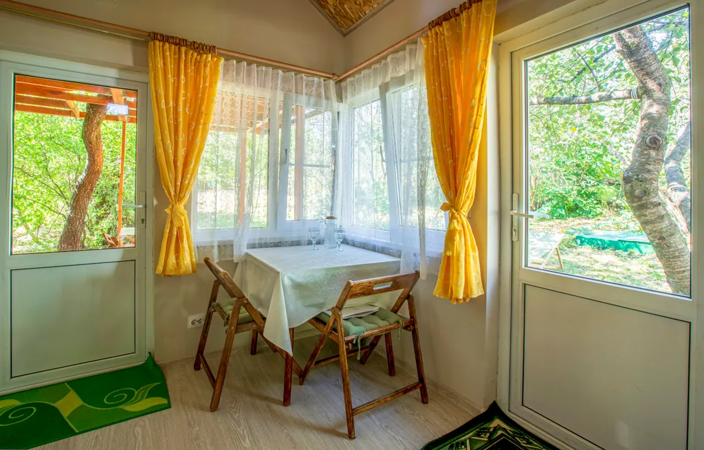 Домик с садом у заповедника