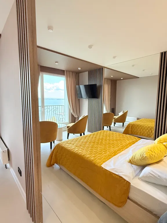 Квартира с видом на озеро