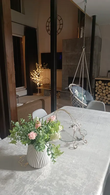 Большой уютный дом с камином