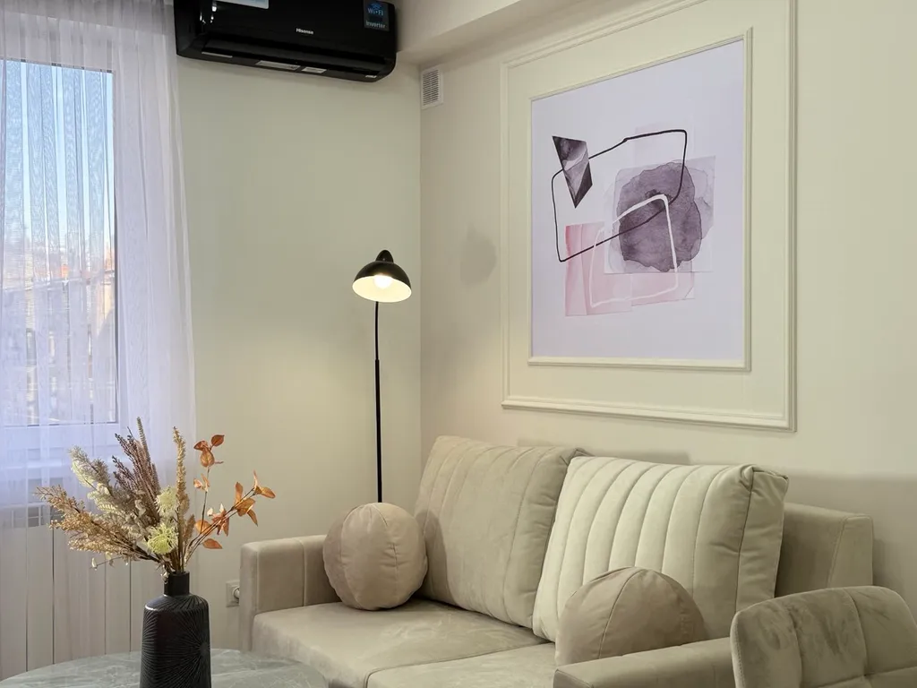 New trendy 1bd apt, Unbeatable location