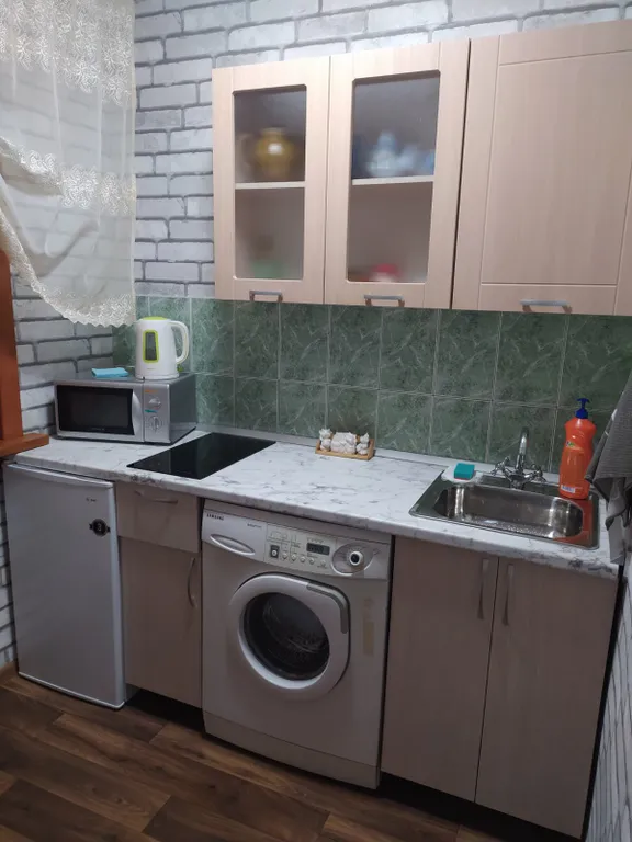 Квартира Первый этаж, без балкона — аренда посуточно в Братск