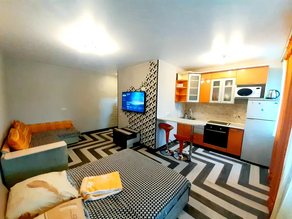 Квартира с балконом рядом с Аэропортом, 15 мин до моря и казино