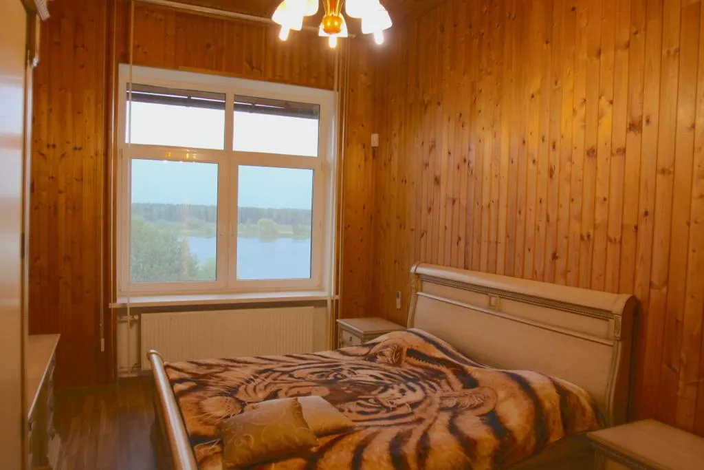 Уютный коттедж с бассейном на берегу реки Волга