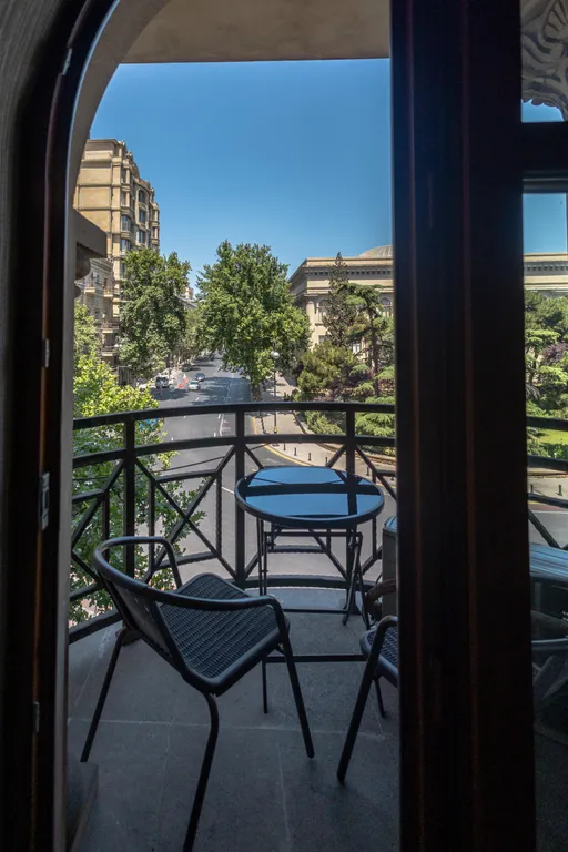 Комфортная квартира на торговой с двумя балконами