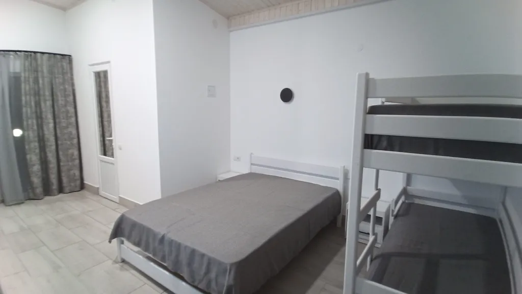 Четырёхместный аппартамент в соснах у моря