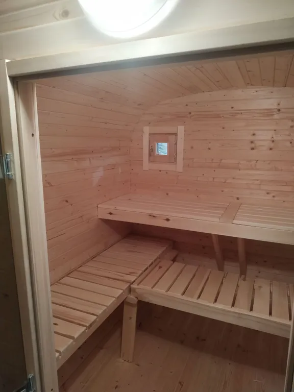 Дом на берегу пруда с камином, чаном и баней для большой компании