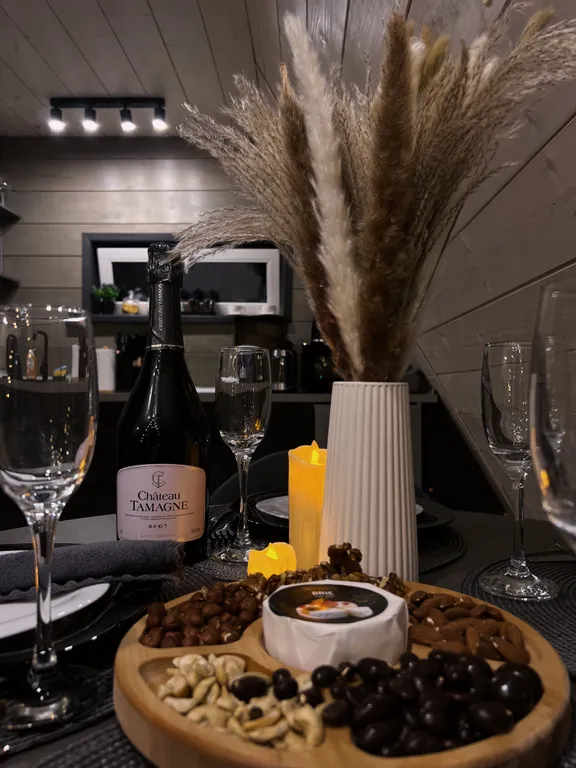 Домик в шалаше в деревне