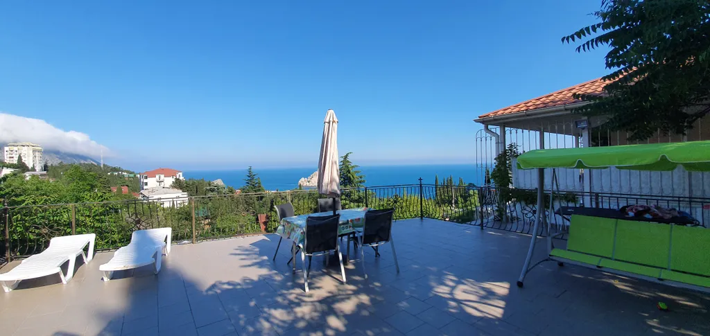 Коттедж с видом на море и горы