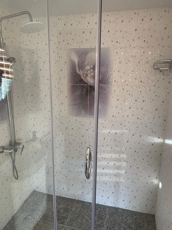 Полдома в центре города недалеко центр. рынок, удобный выезд в горы