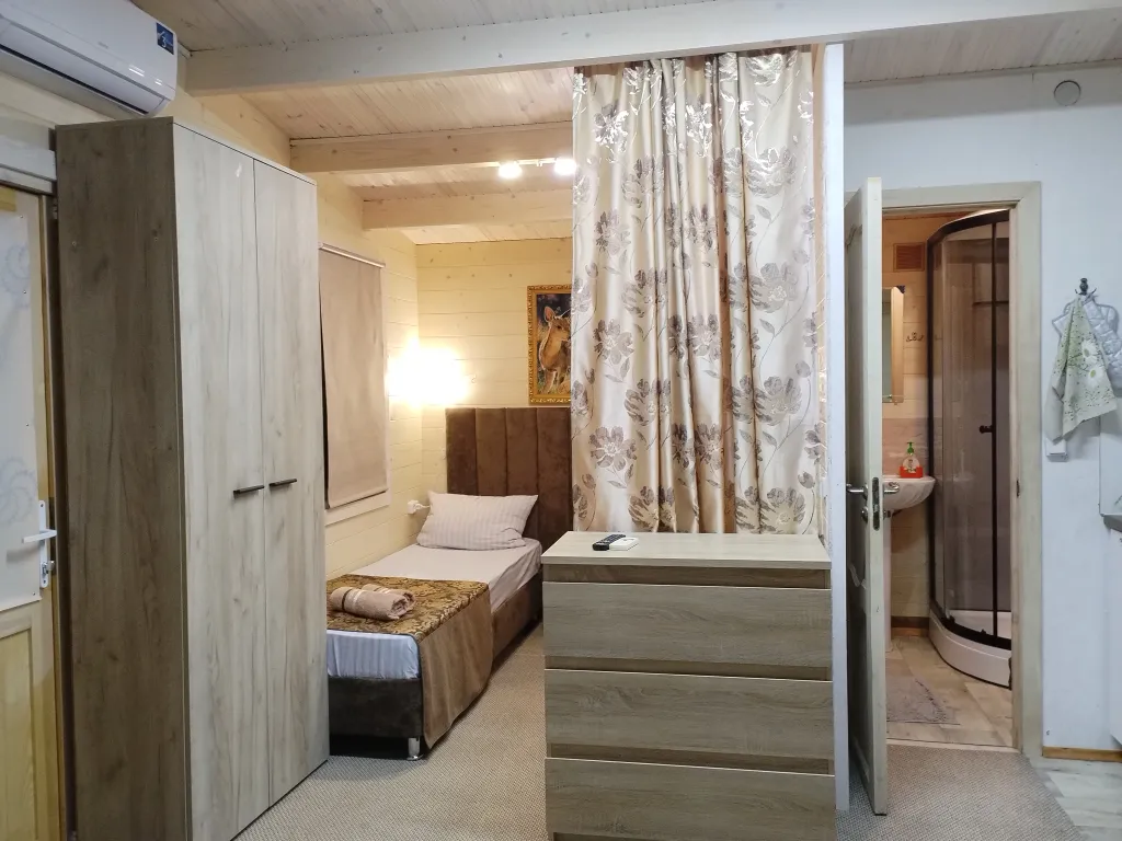 Уютный деревянный дом-бунгало