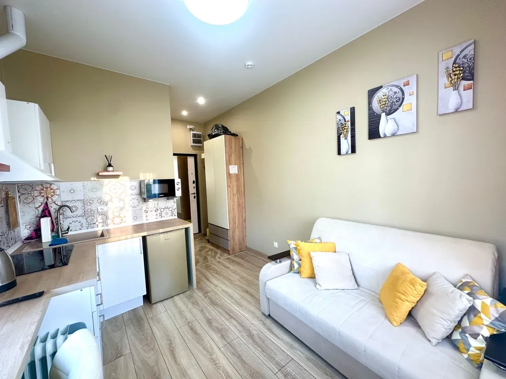 Апартамент с двумя окнами в топовой локации рядом с морем