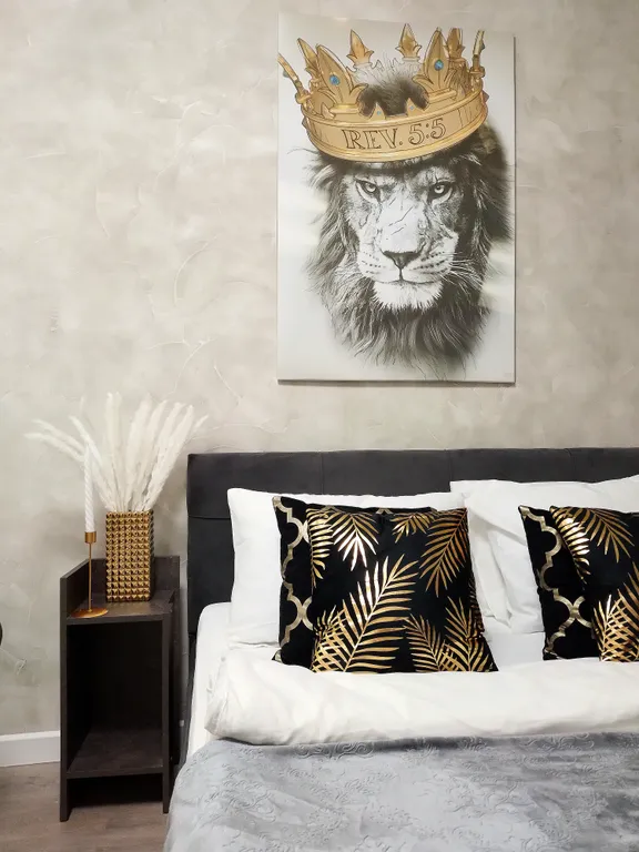 Студия Брутальный лев с панорамным видом на набережную реки