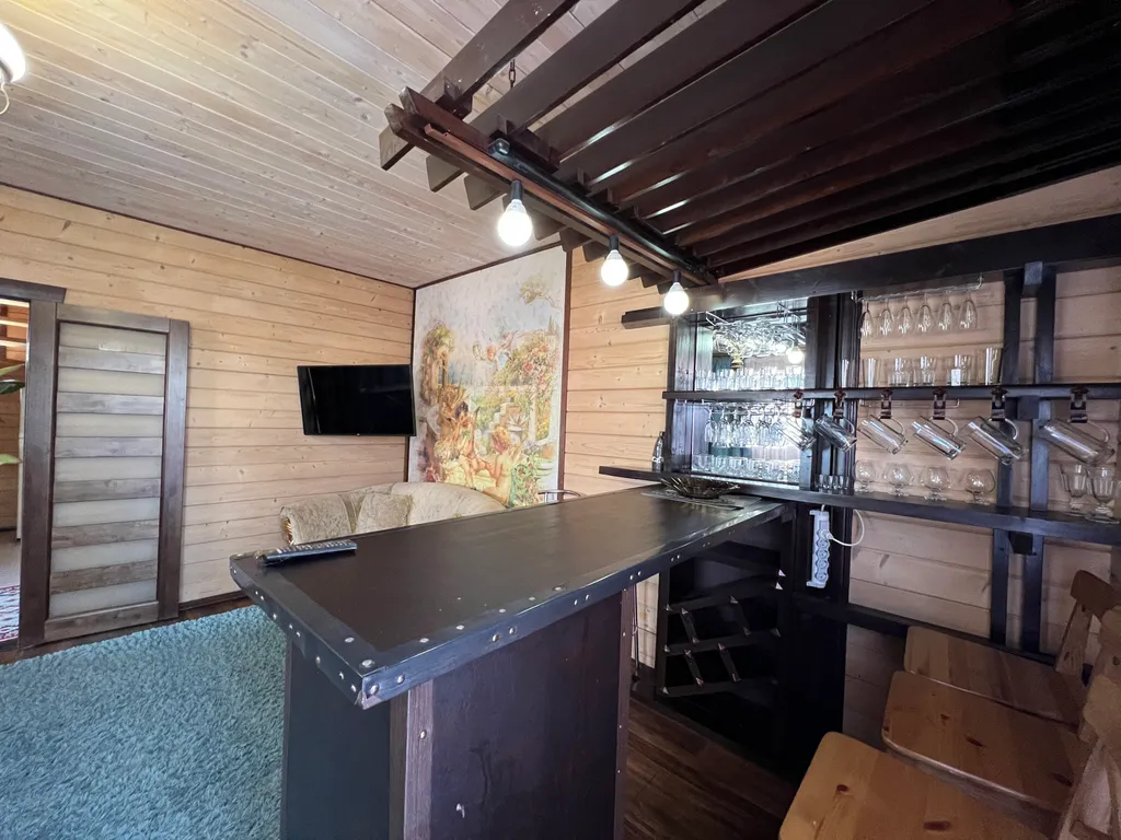 Дом с сауной и большой ванной на террасе