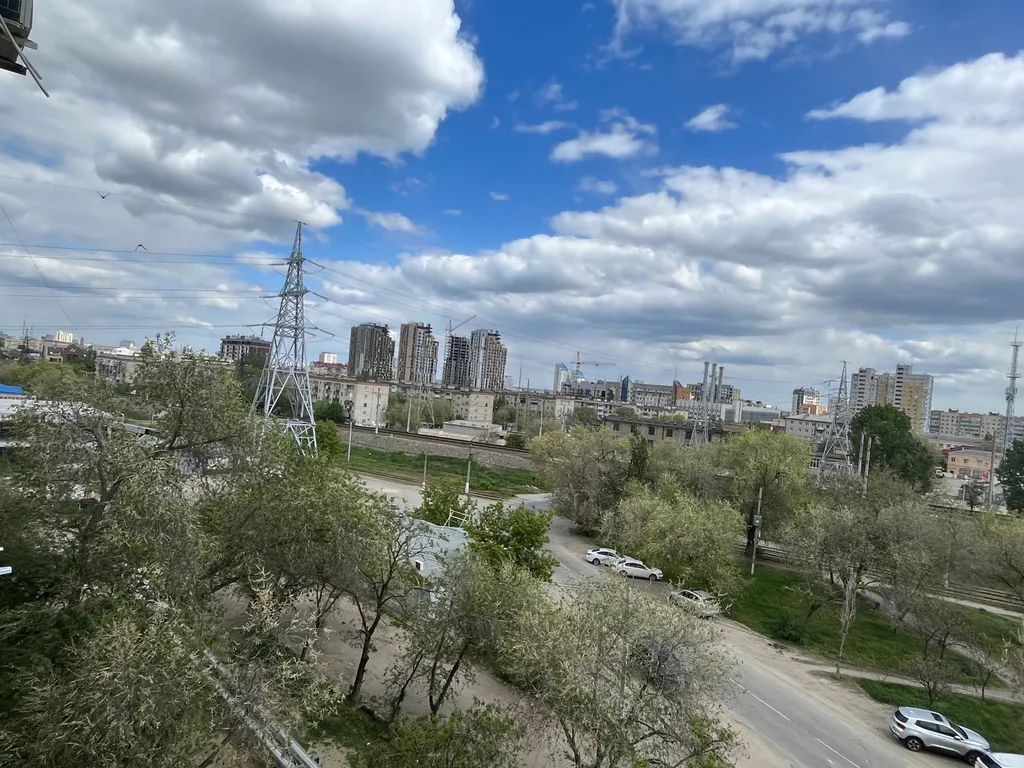 Уютная солнечная квартира с большой лоджией и видом на весь город