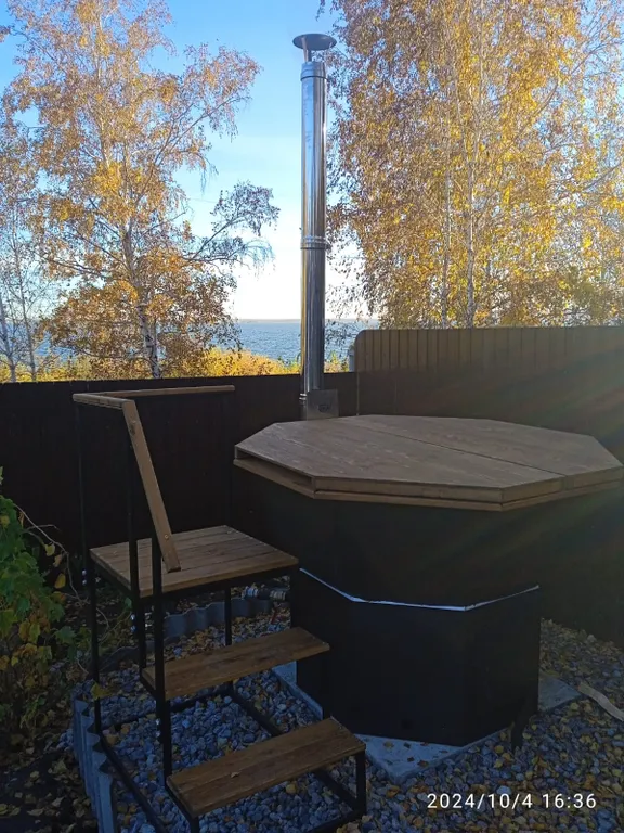 Домик у озера