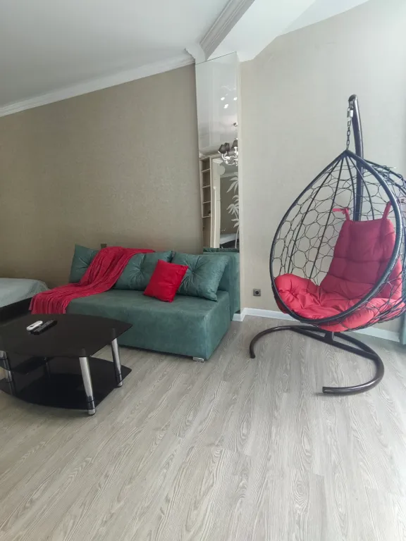 Евротрешка на берегу моря