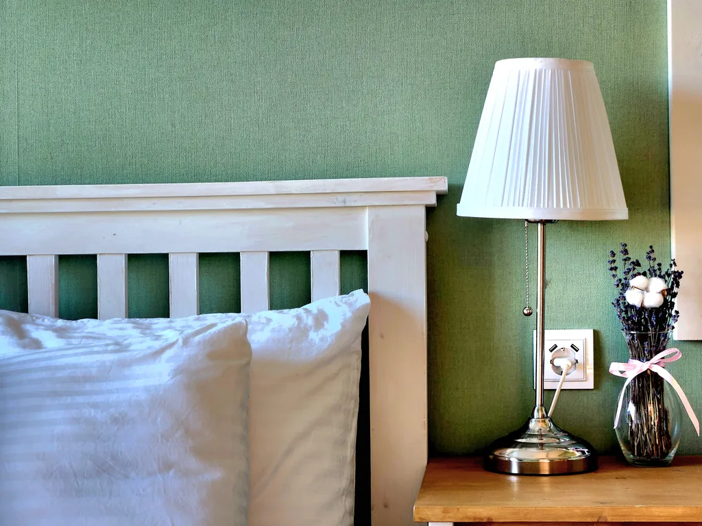 Журавлиный домик на берегу речки