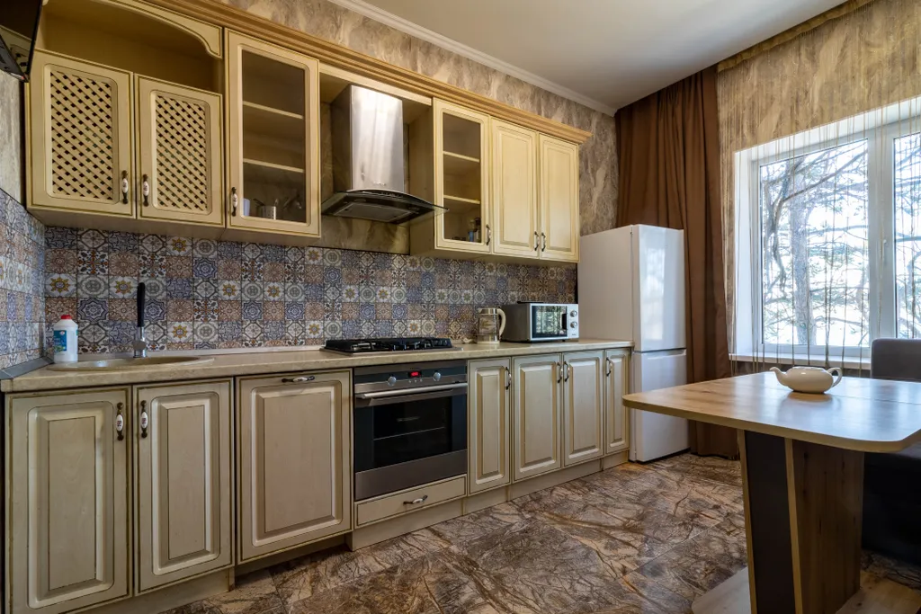 Апартаменты 2 в частном доме с тёплым бассейном у моря