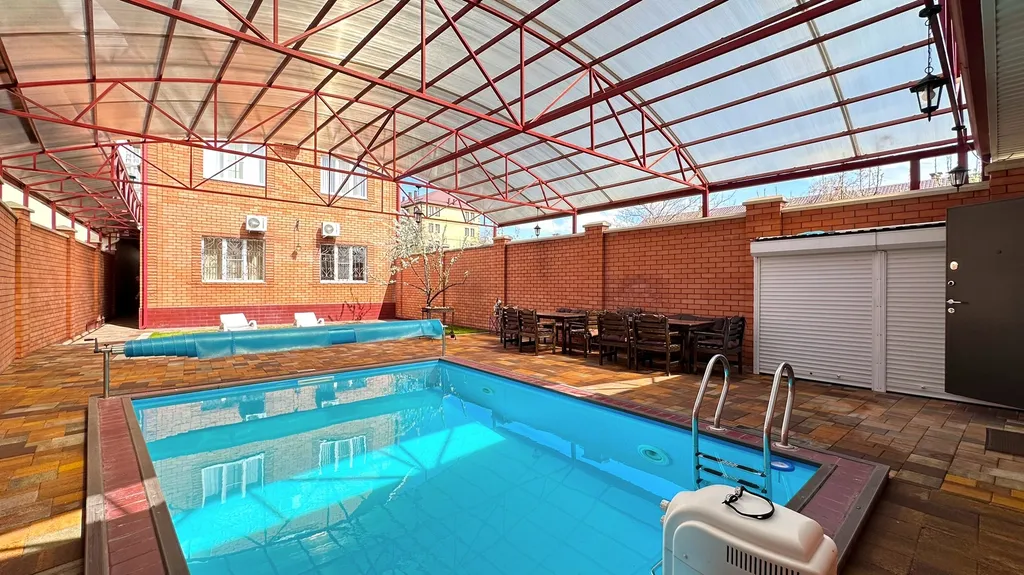 Дом с бассейном и баней возле курзоны