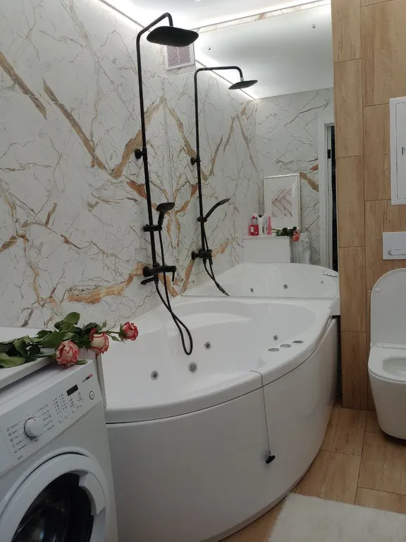 Студия с джакузи на 8 этаже в центре города