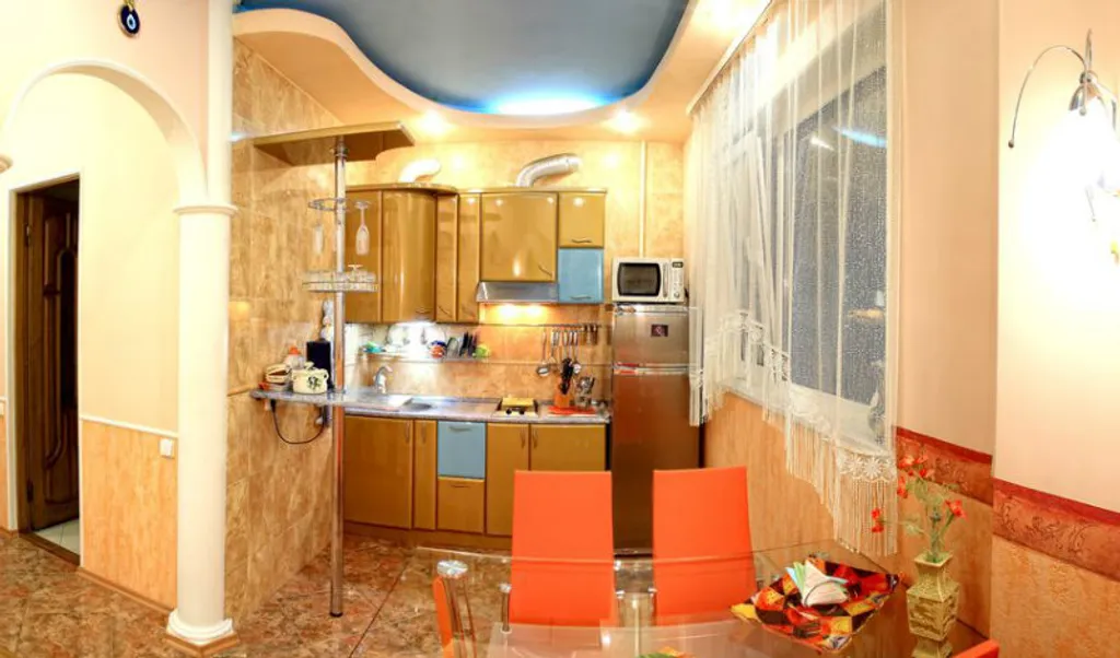 Крупногабаритная двушка с отдельным входом в центре, парковка