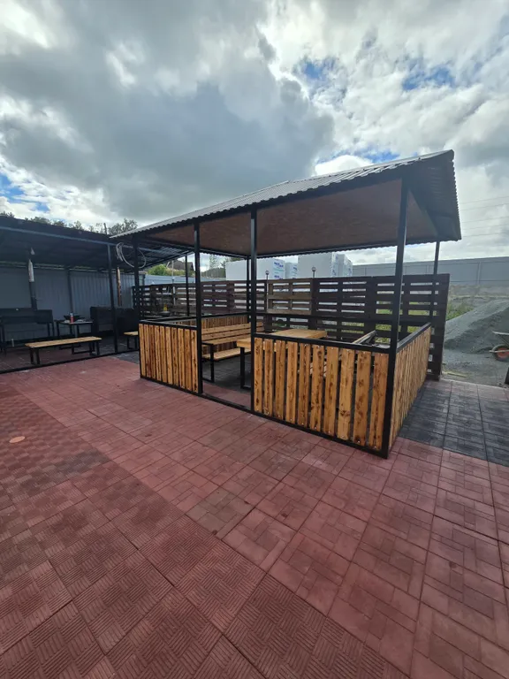 Новый двухэтажный коттедж недалеко от городского пляжа