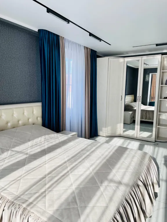 2-комнатная квартира с панорамными окнами и с видом на море