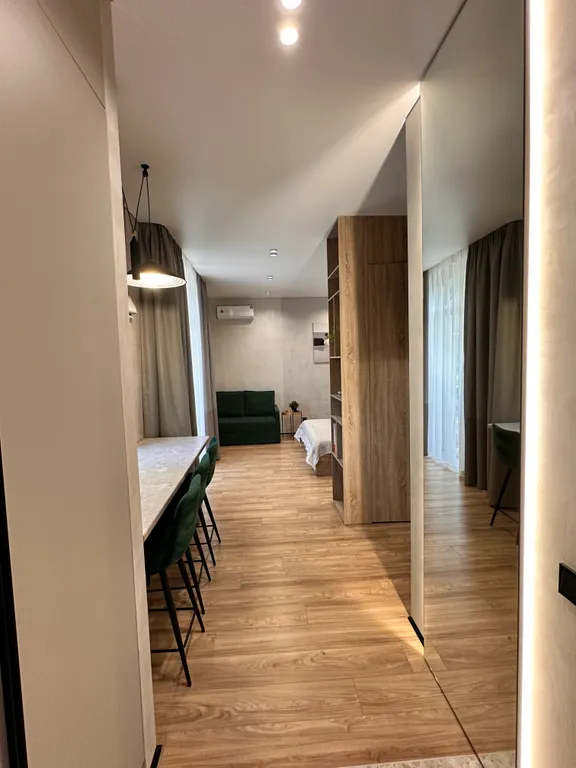 Апартаменты с балконом в центре курортной зоны