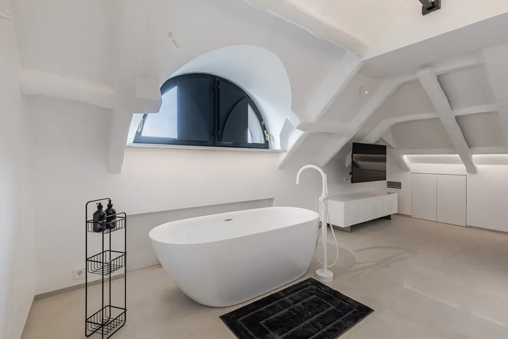 Эксклюзивная квартира-мансарда на Пресне