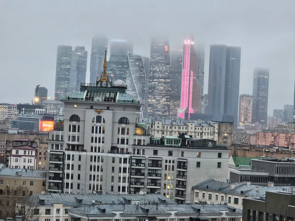 Панорамная комната с балконом с видом на Москва-Сити 17 этаж