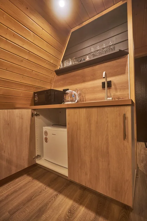 Коттедж A-frame дом рядом с озером — Светлое