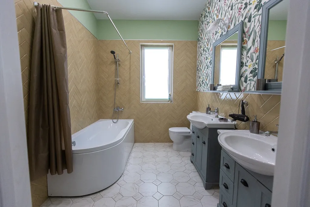 8-комнатный Дом