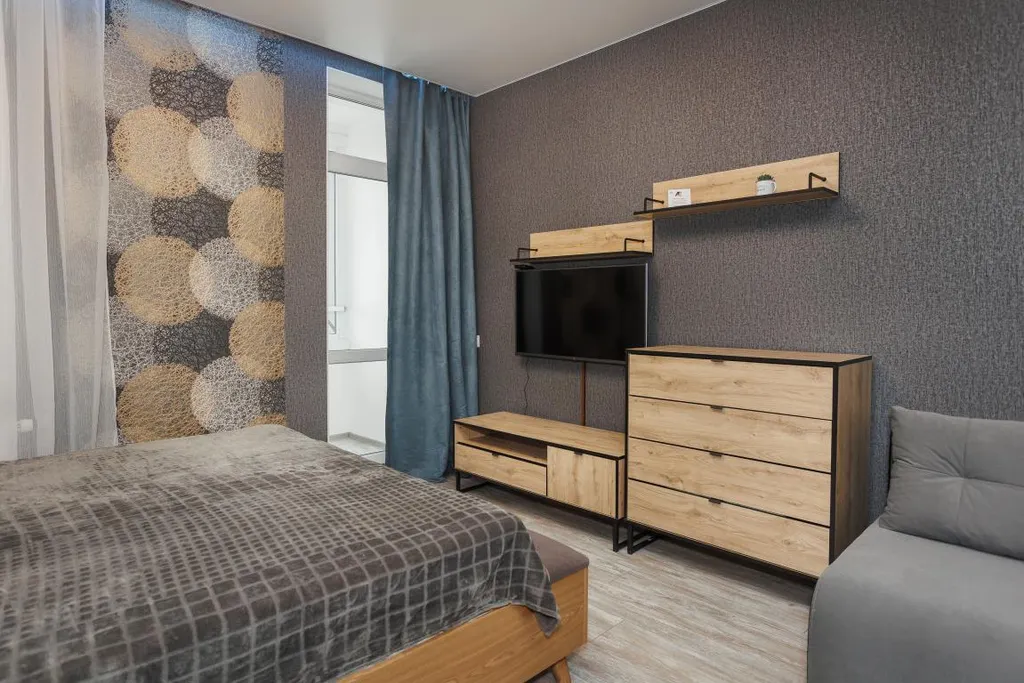 Студия с видом на город