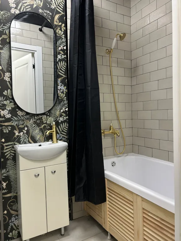 Студия с видом на город