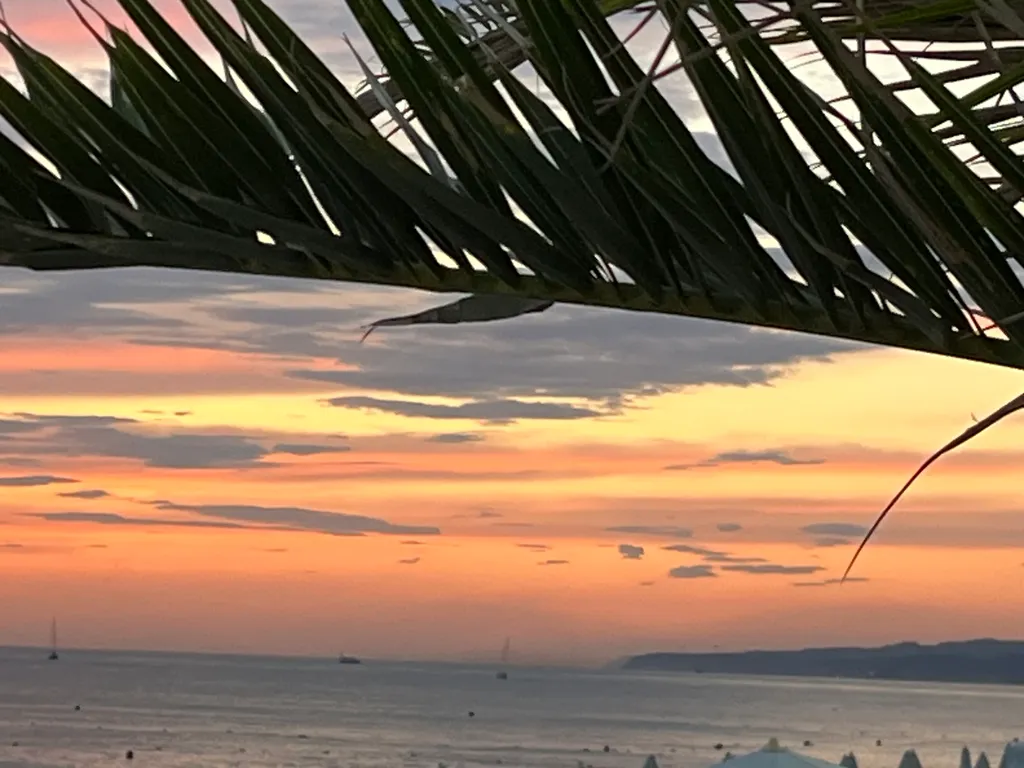 Дом в горах с видом на реку