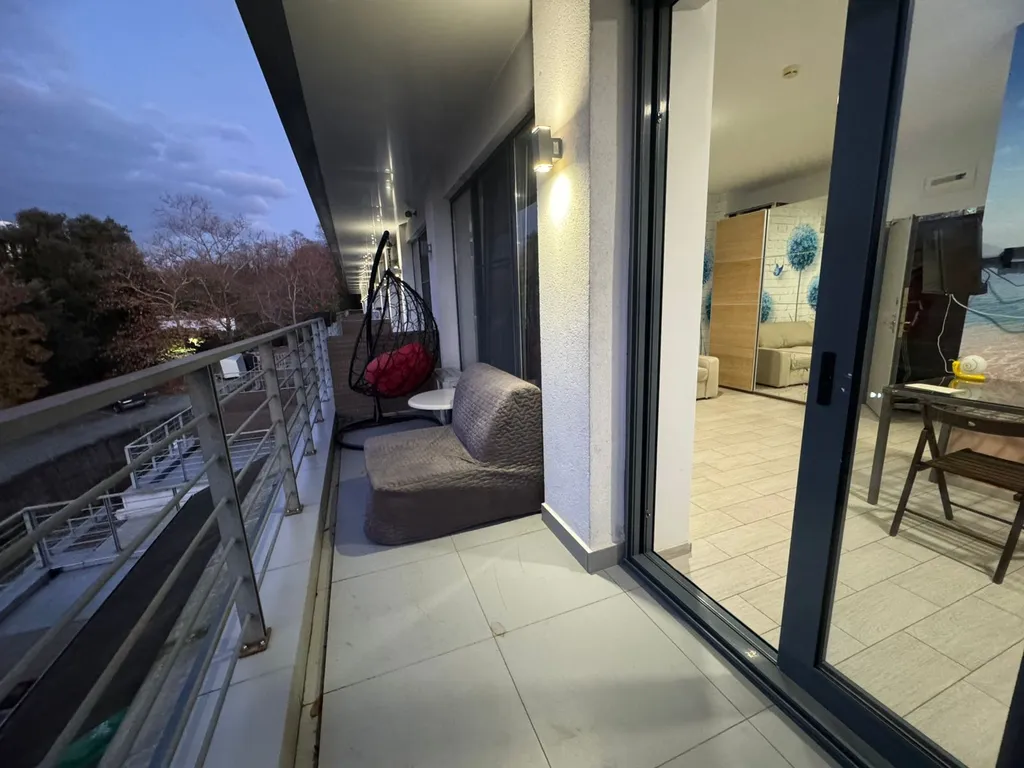 Апартаменты первая линия, у моря, с балконом и видом на горы