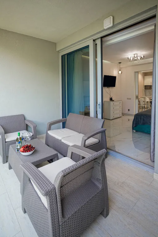 Квартира с большой террасой с видом на парк