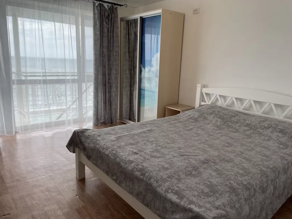 Стандартный четырехместный номер с балконом и видом на море