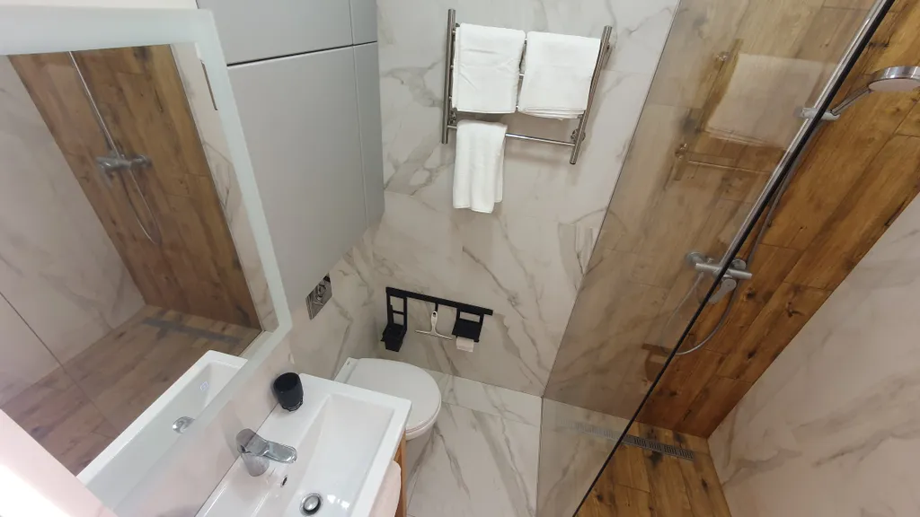 Красная студия в центре города для деловых поездок и семейного отдыха