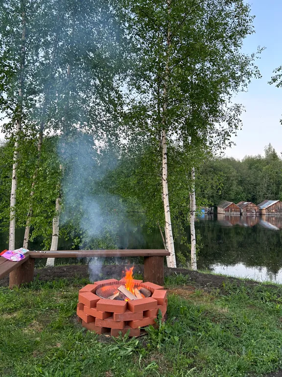 Дом на берегу реки