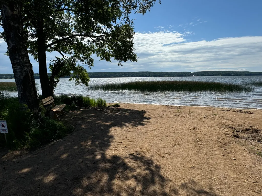 Дом на берегу озера