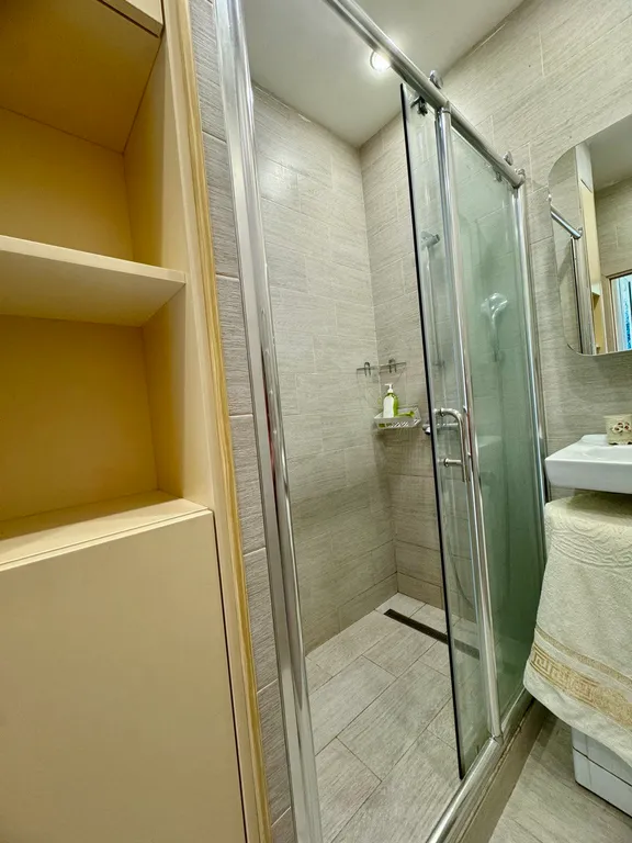 Апартаменты первая линия, у моря, с балконом и видом на горы