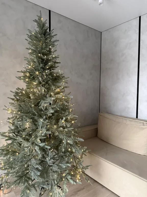 Зеркальный дом на воде