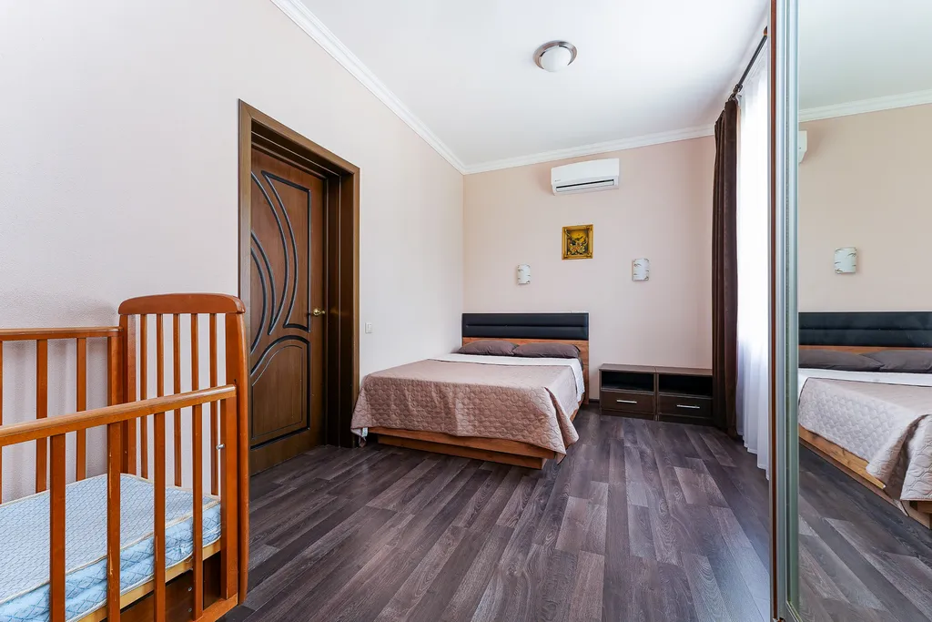 Дом с бассейном