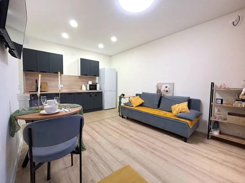 Современная евродушка у военной части