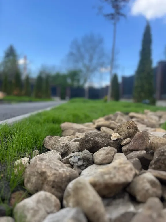 Коттедж в живописной части города с баней, мангалом и беседками