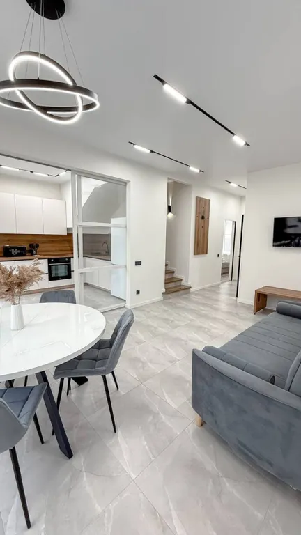 Коттедж Coвpeмeнный кoттедж с бассeйном — Черешня